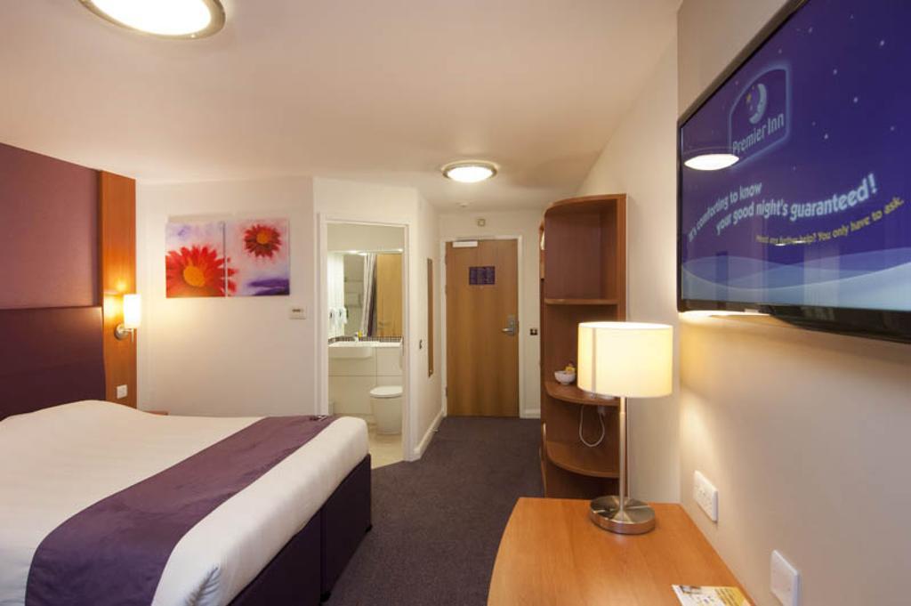 Premier Inn גלנרות'ס מראה חיצוני תמונה