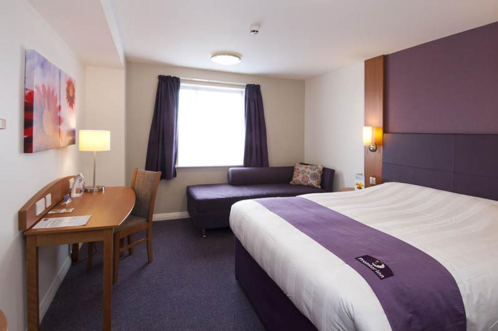 Premier Inn גלנרות'ס מראה חיצוני תמונה