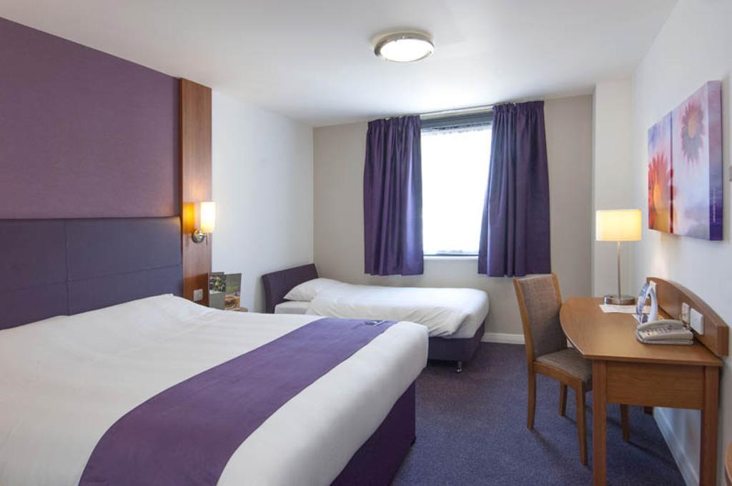 Premier Inn גלנרות'ס מראה חיצוני תמונה