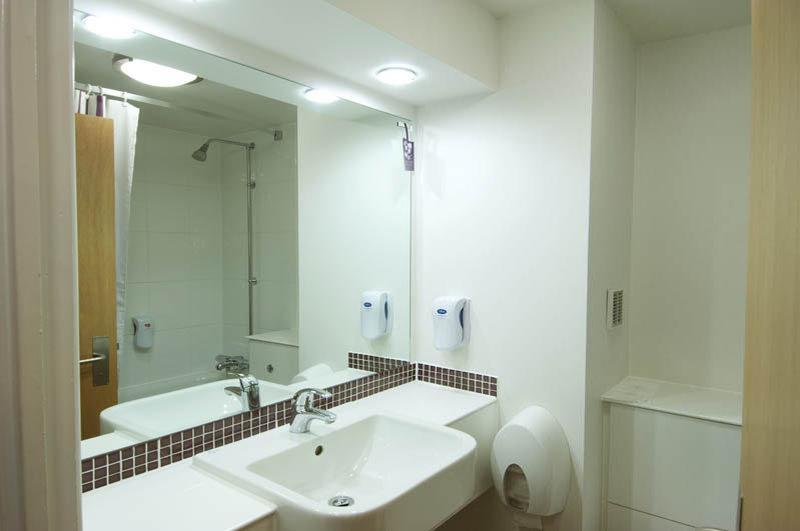 Premier Inn גלנרות'ס מראה חיצוני תמונה